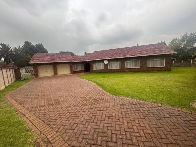 4 Bedroom House for Sale For Sale in Brackenhurst - MR674972