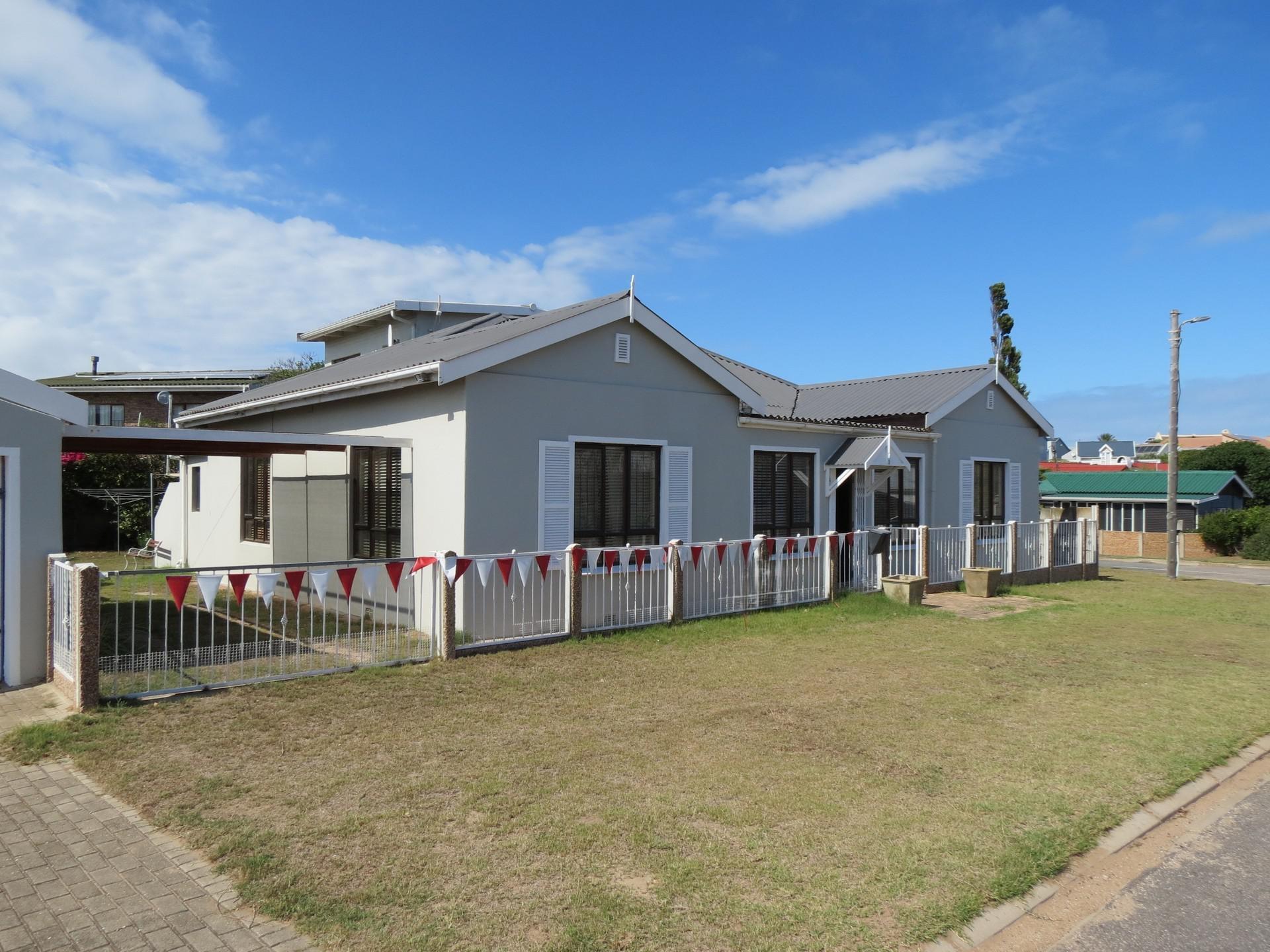  of property in Stilbaai (Still Bay)