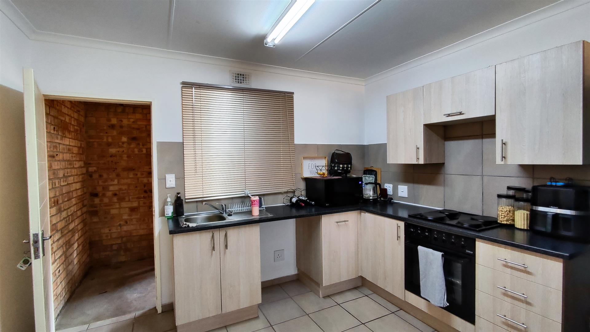Kitchen - 11 square meters of property in Albertsdal