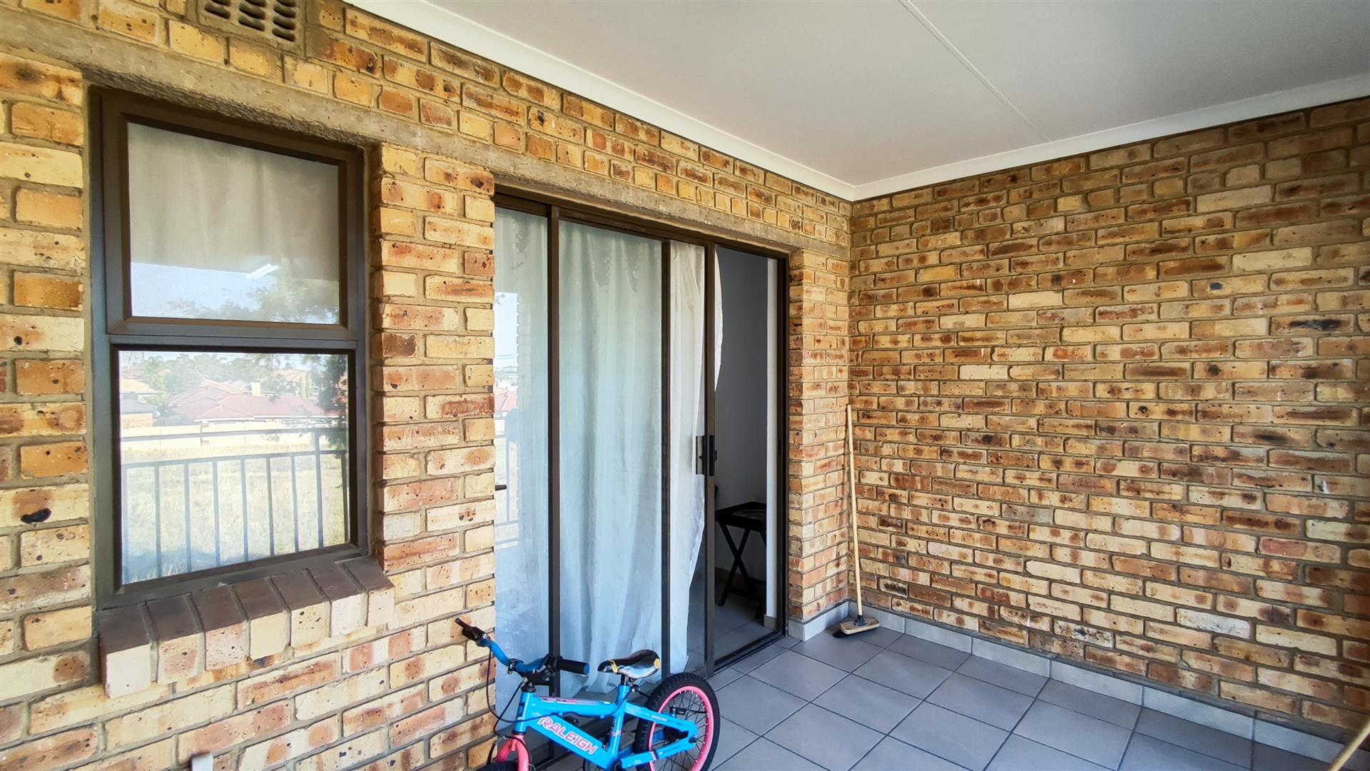 Balcony - 10 square meters of property in Albertsdal