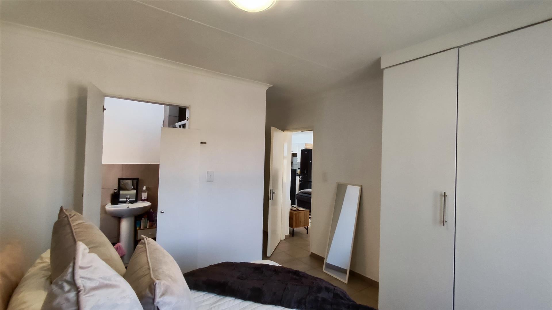 Main Bedroom - 16 square meters of property in Albertsdal