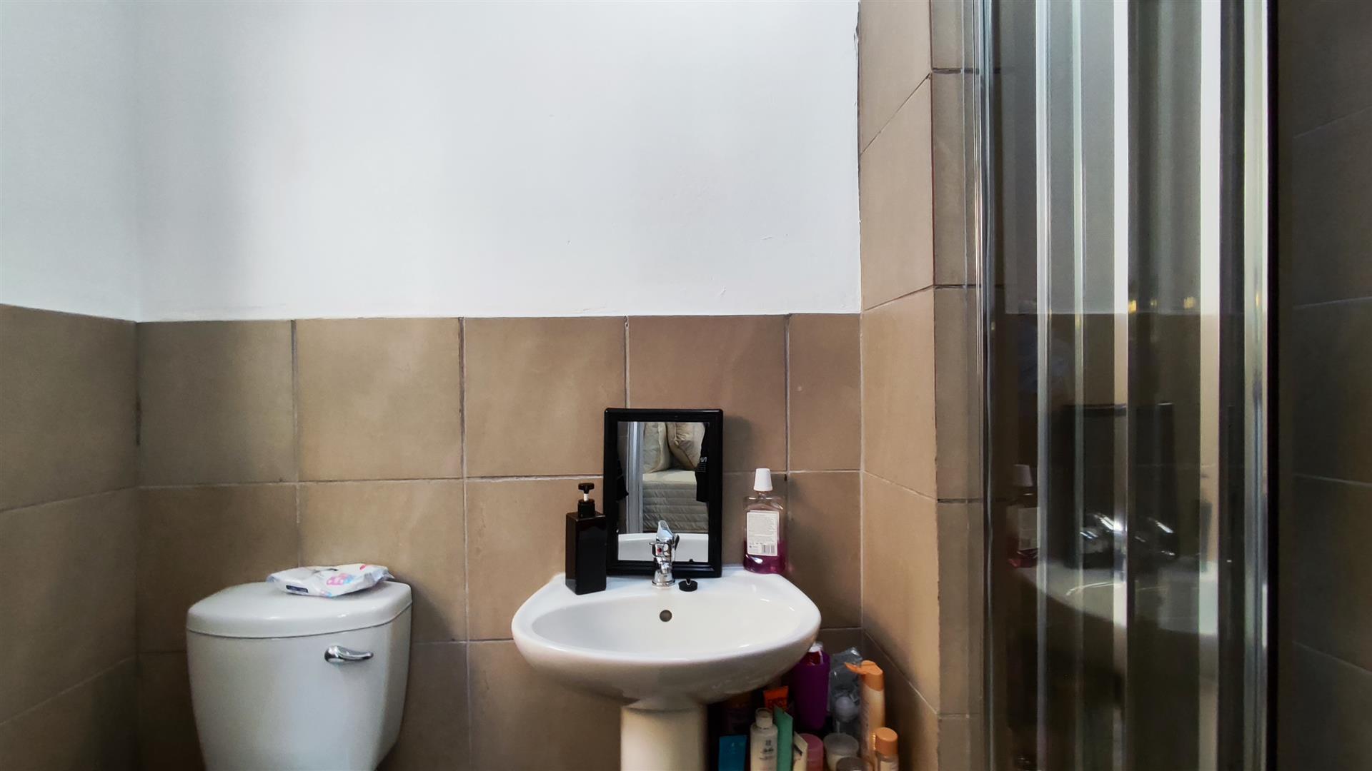 Main Bathroom - 4 square meters of property in Albertsdal