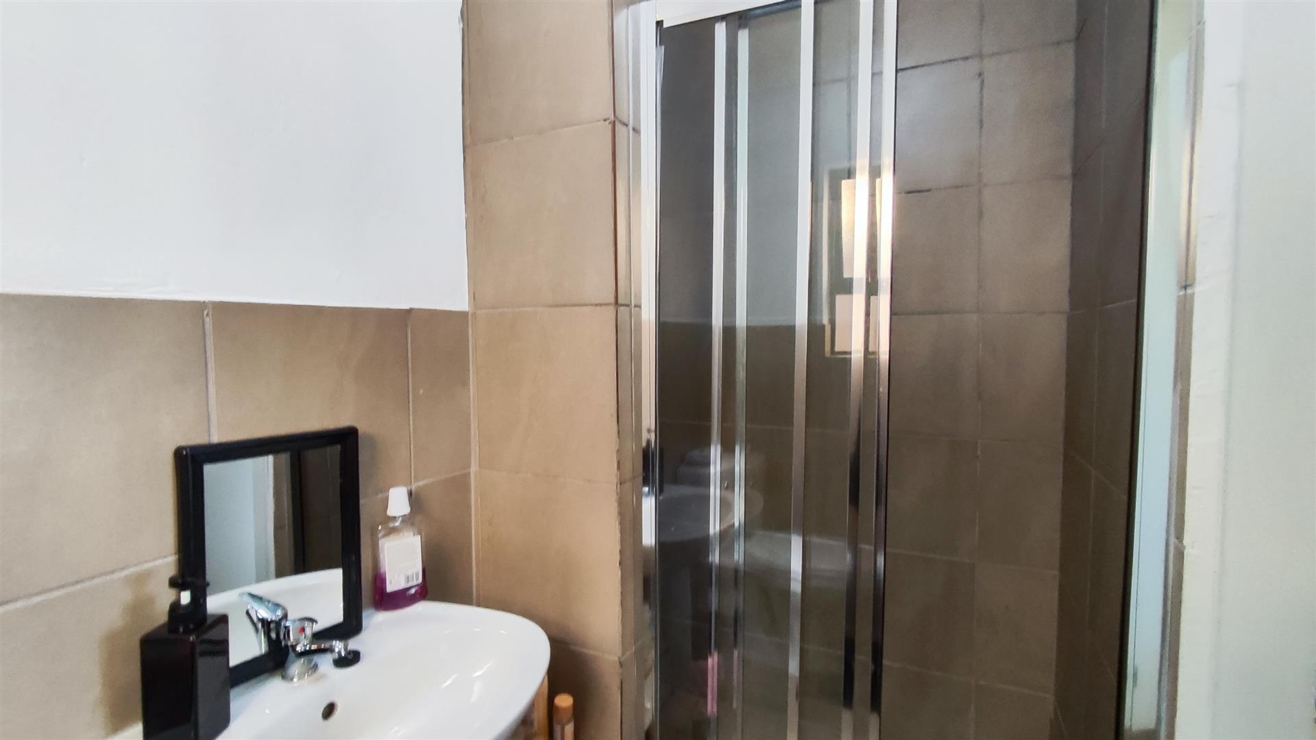 Main Bathroom - 4 square meters of property in Albertsdal