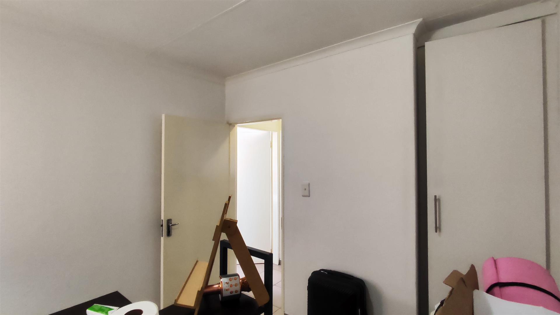 Bed Room 1 - 10 square meters of property in Albertsdal