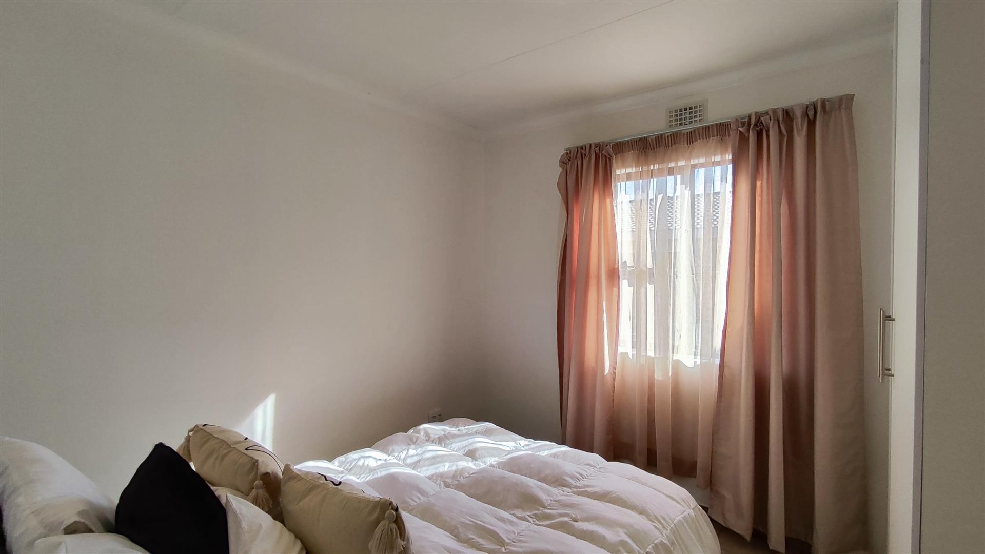 Bed Room 2 - 10 square meters of property in Albertsdal