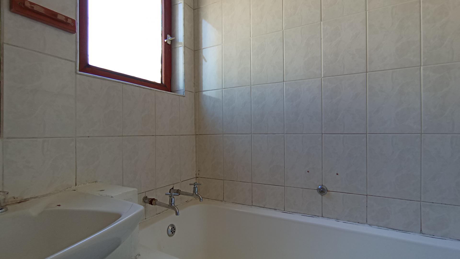 Bathroom 1 - 4 square meters of property in Corlett Gardens