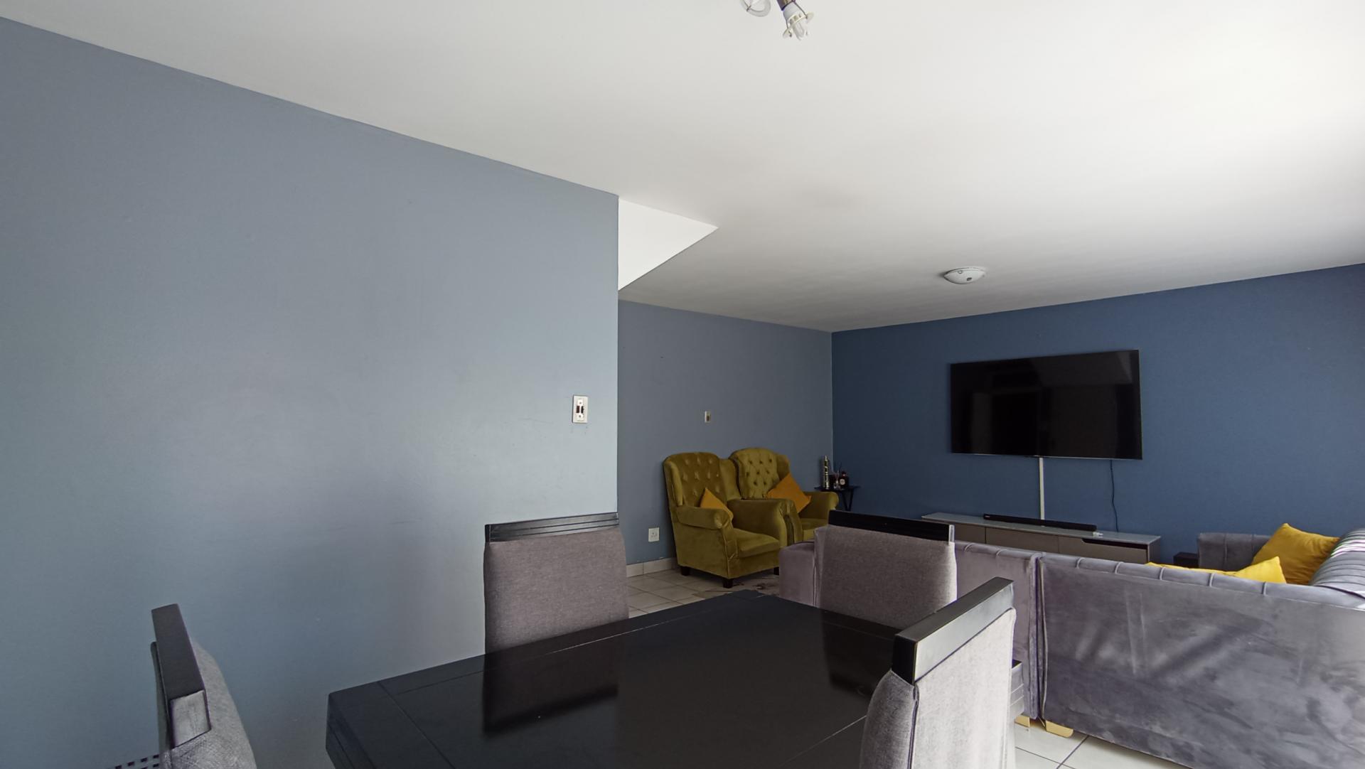 Dining Room - 9 square meters of property in Corlett Gardens