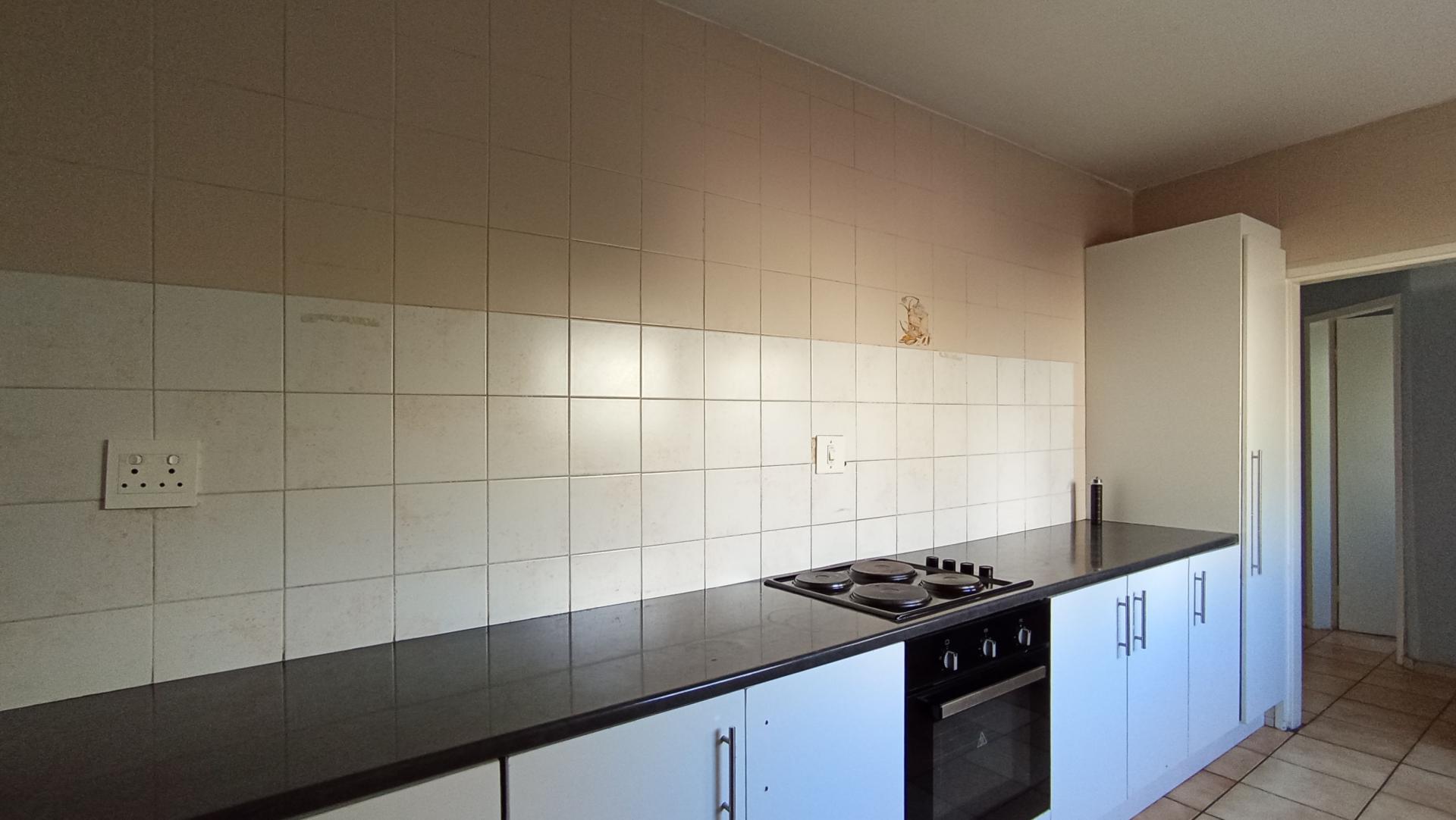 Kitchen - 12 square meters of property in Corlett Gardens