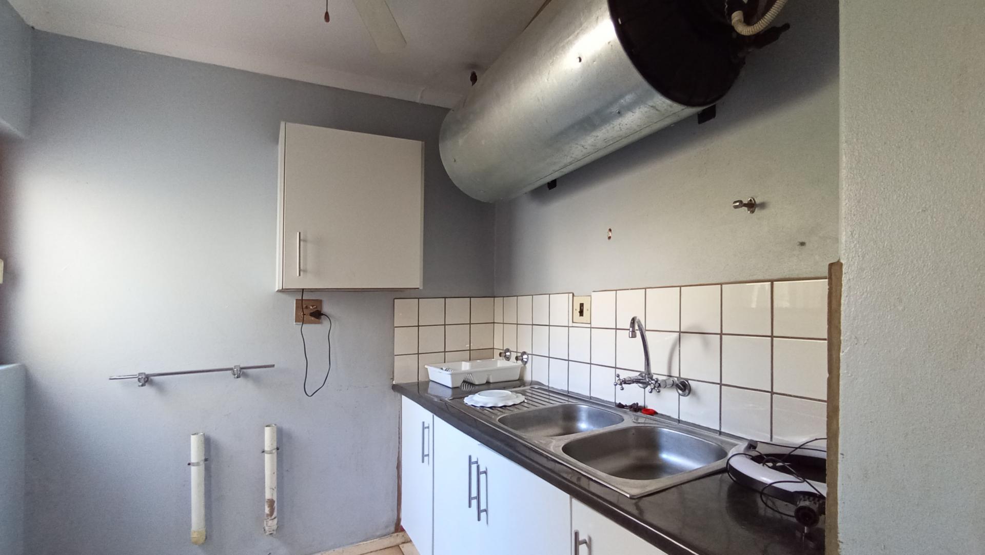 Scullery - 5 square meters of property in Corlett Gardens