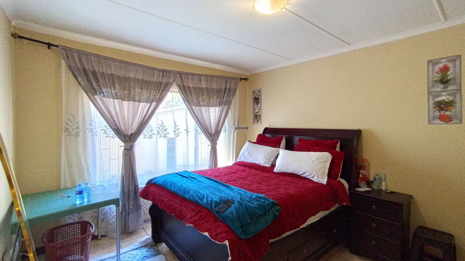 Bed Room 1 - 17 square meters of property in Pietermaritzburg (KZN)