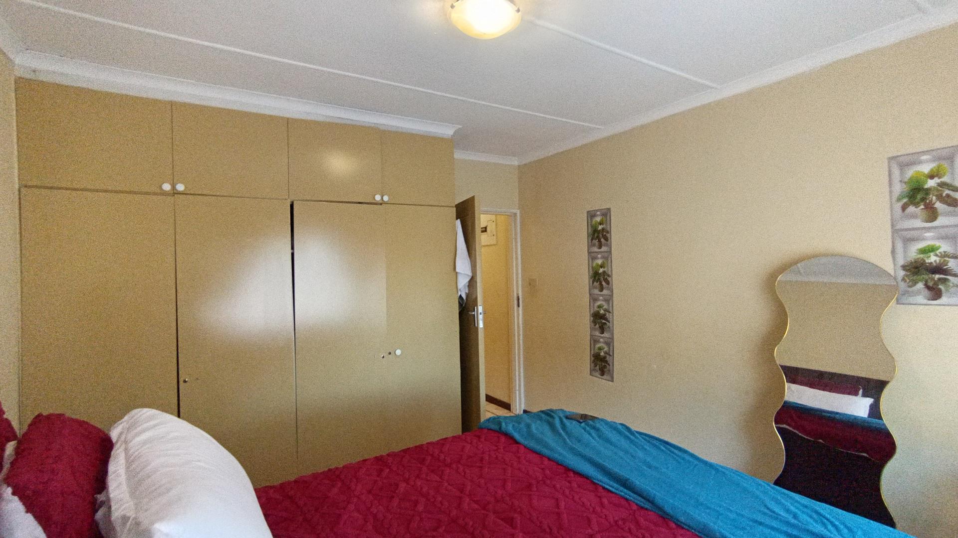 Bed Room 1 - 17 square meters of property in Pietermaritzburg (KZN)