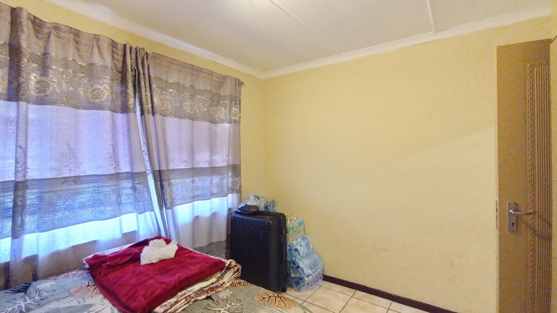 Bed Room 2 - 13 square meters of property in Pietermaritzburg (KZN)