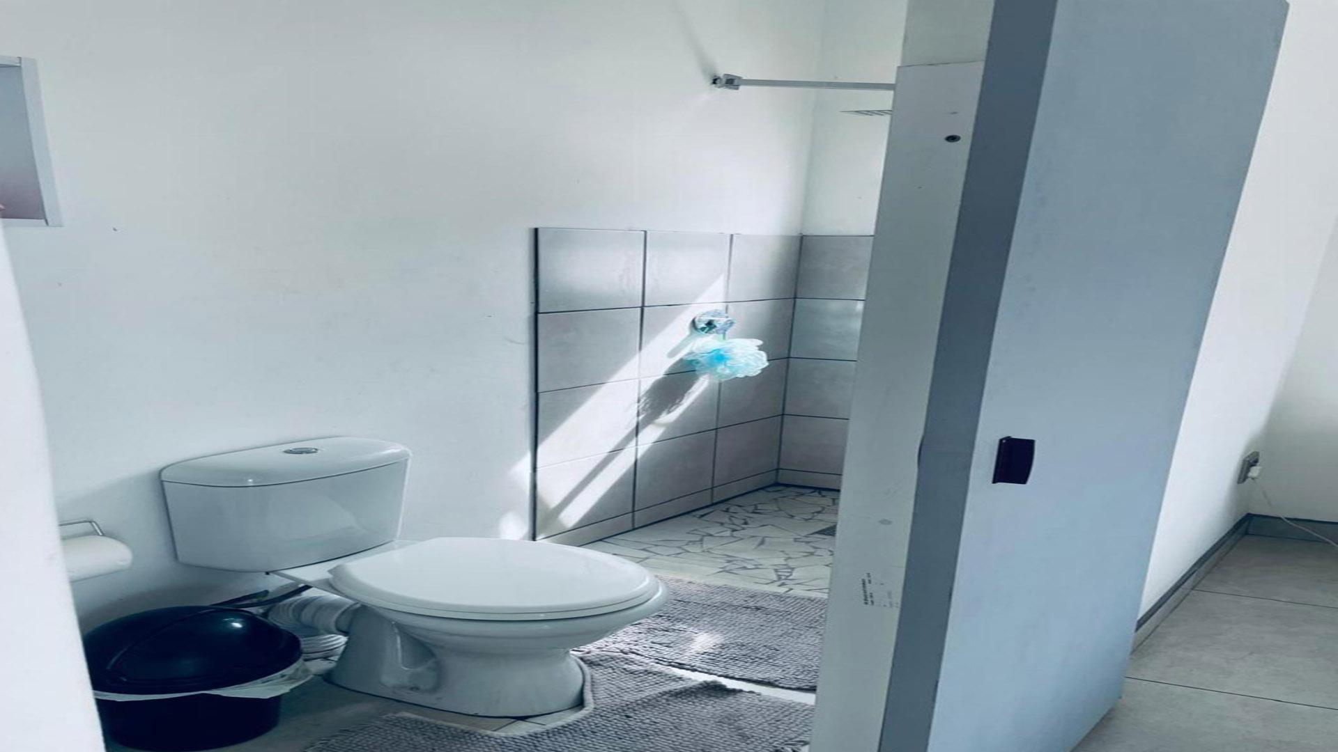 Bathroom 1 of property in St Helena Bay