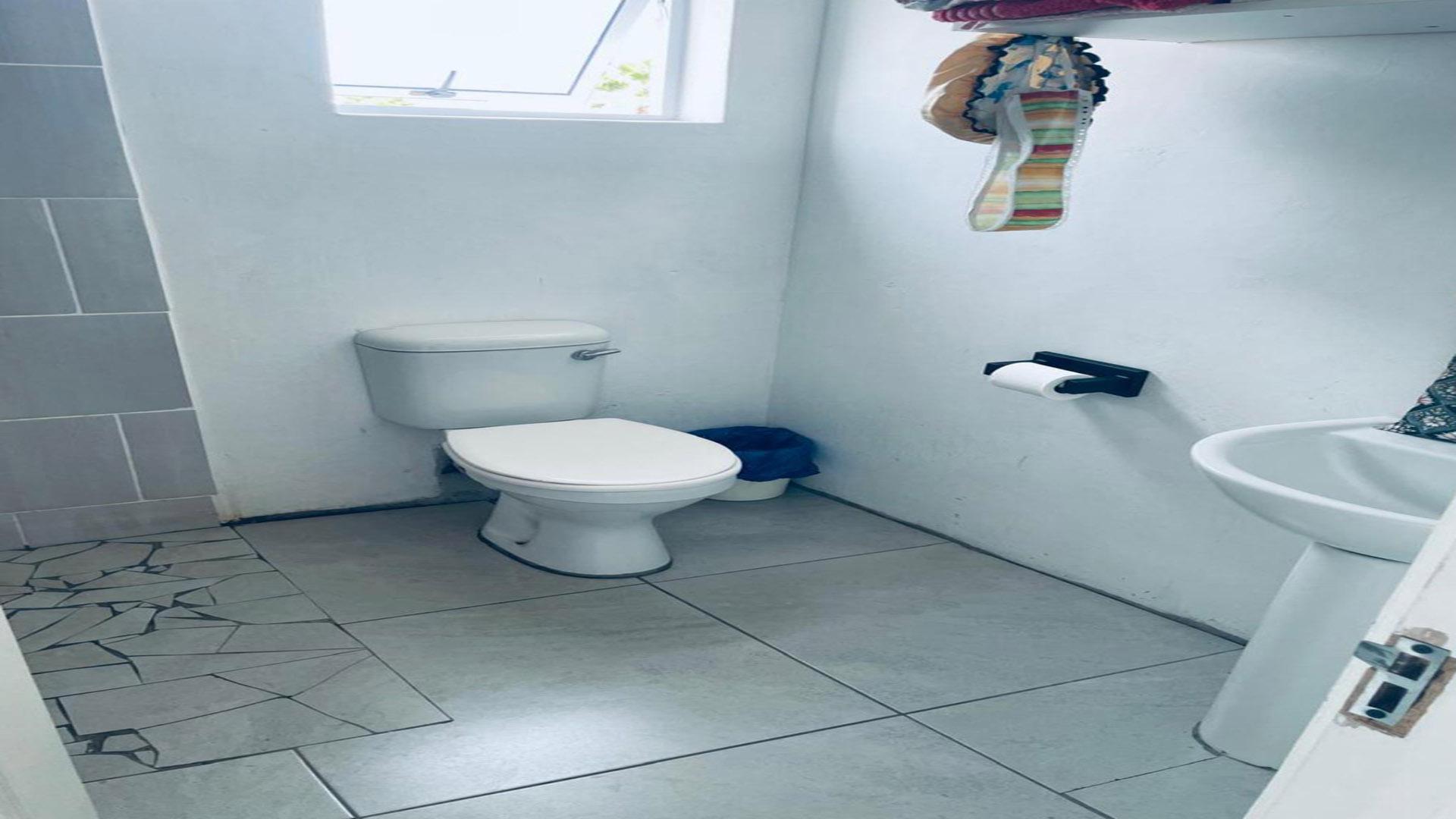 Bathroom 1 of property in St Helena Bay