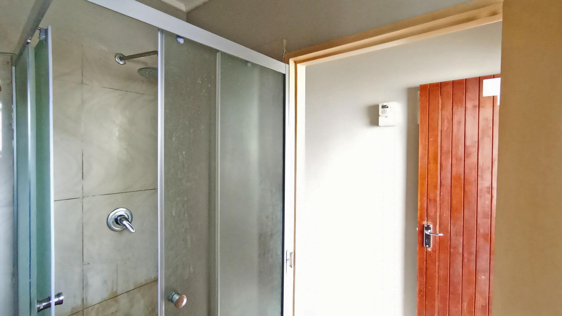 Bathroom 1 - 5 square meters of property in Cato Manor 