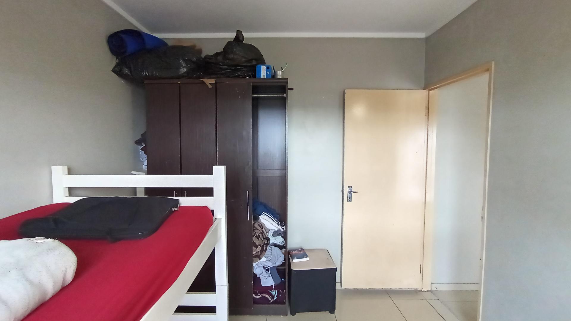 Bed Room 1 - 12 square meters of property in Cato Manor 