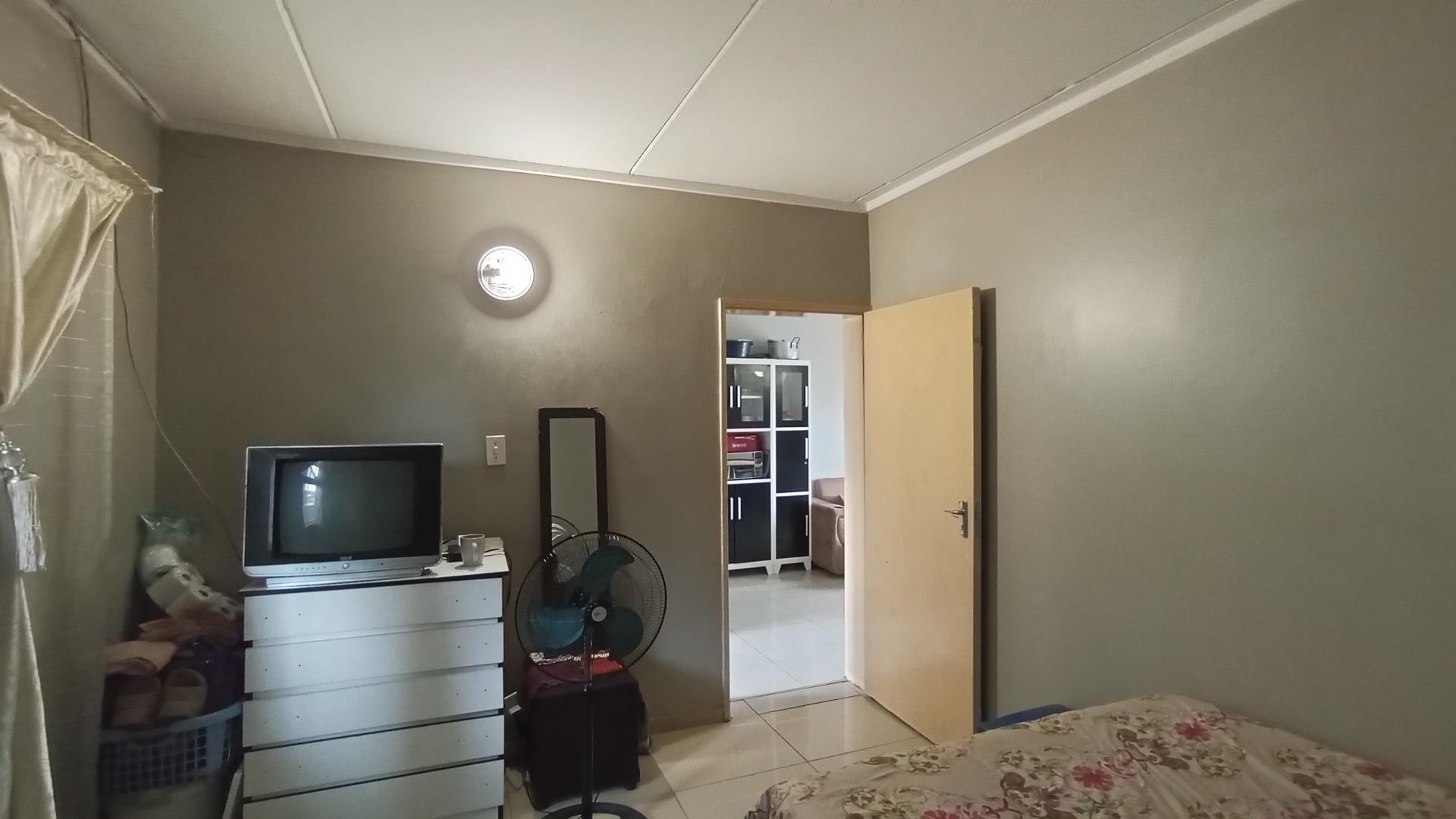 Bed Room 2 - 15 square meters of property in Cato Manor 