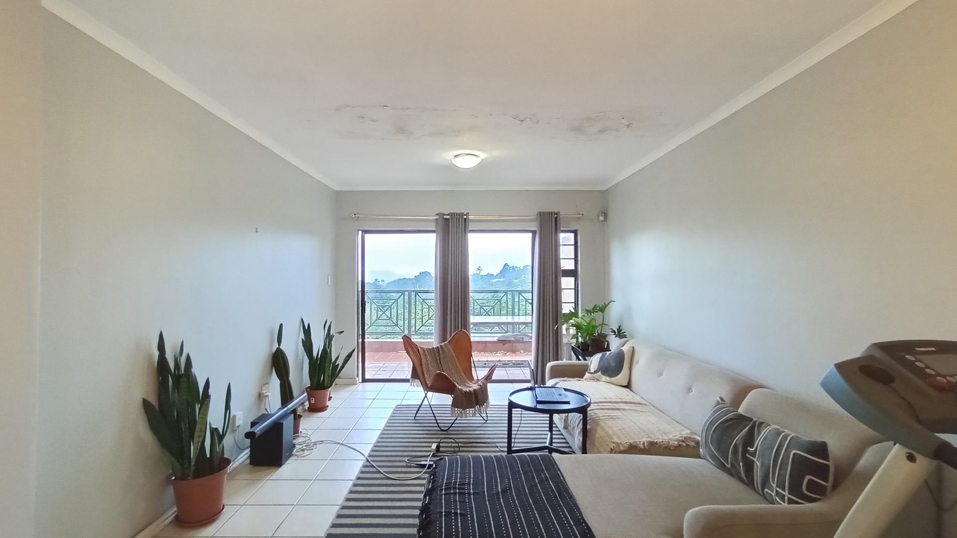 Lounges - 15 square meters of property in The Wolds