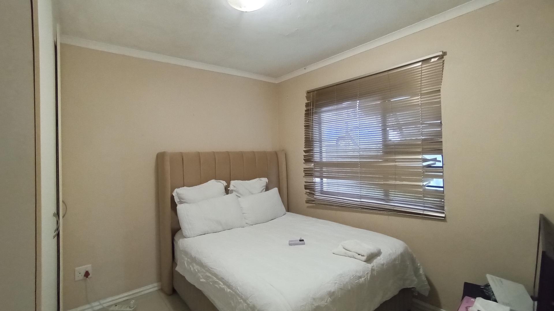 Bed Room 1 - 12 square meters of property in The Wolds
