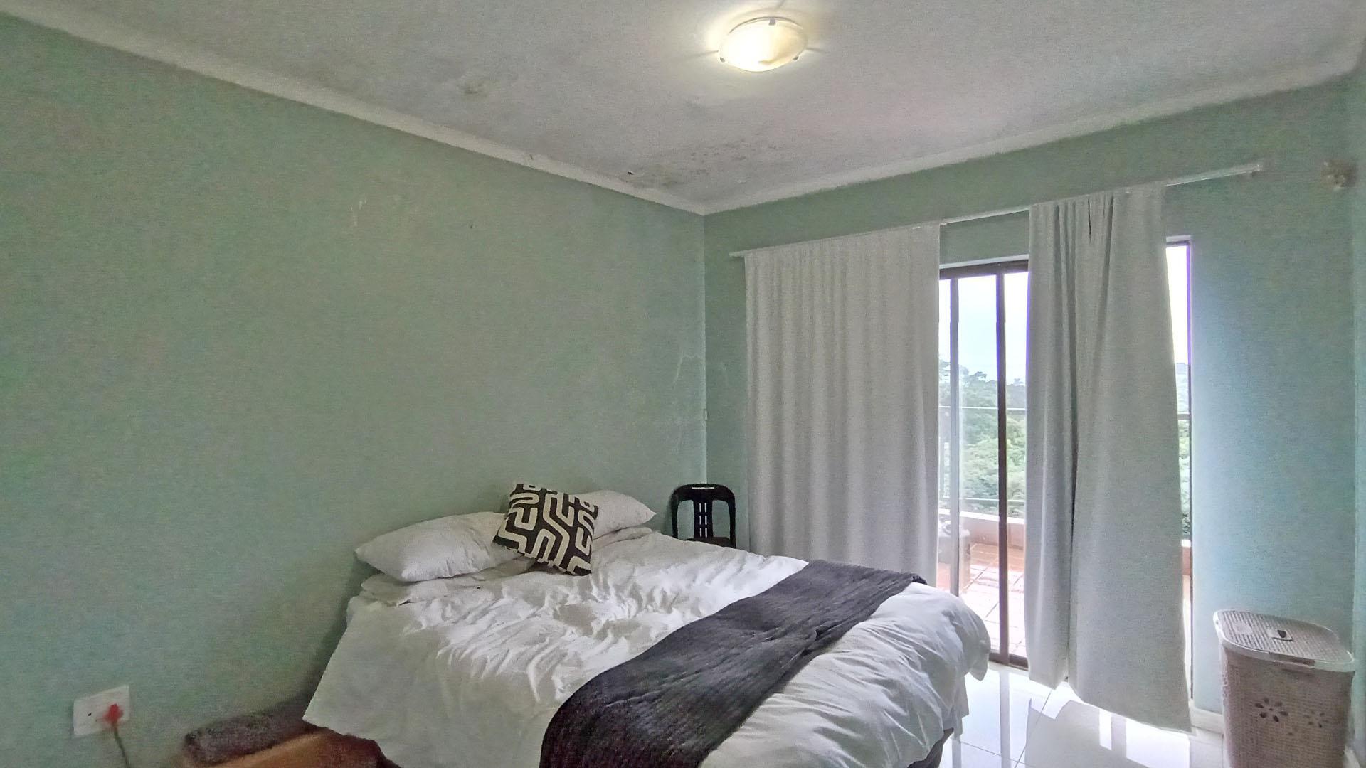 Main Bedroom - 17 square meters of property in The Wolds