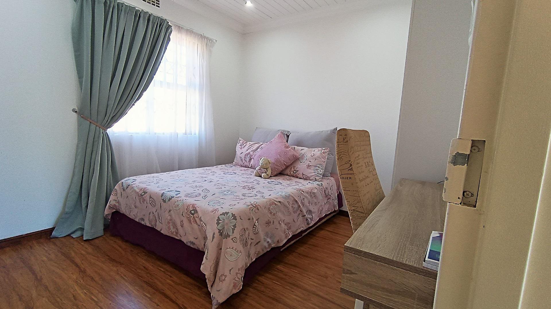 Bed Room 1 - 12 square meters of property in Hagley