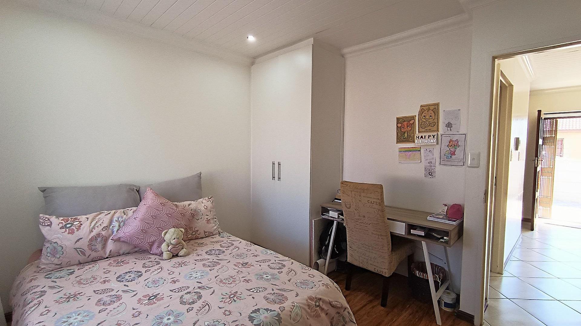 Bed Room 1 - 12 square meters of property in Hagley