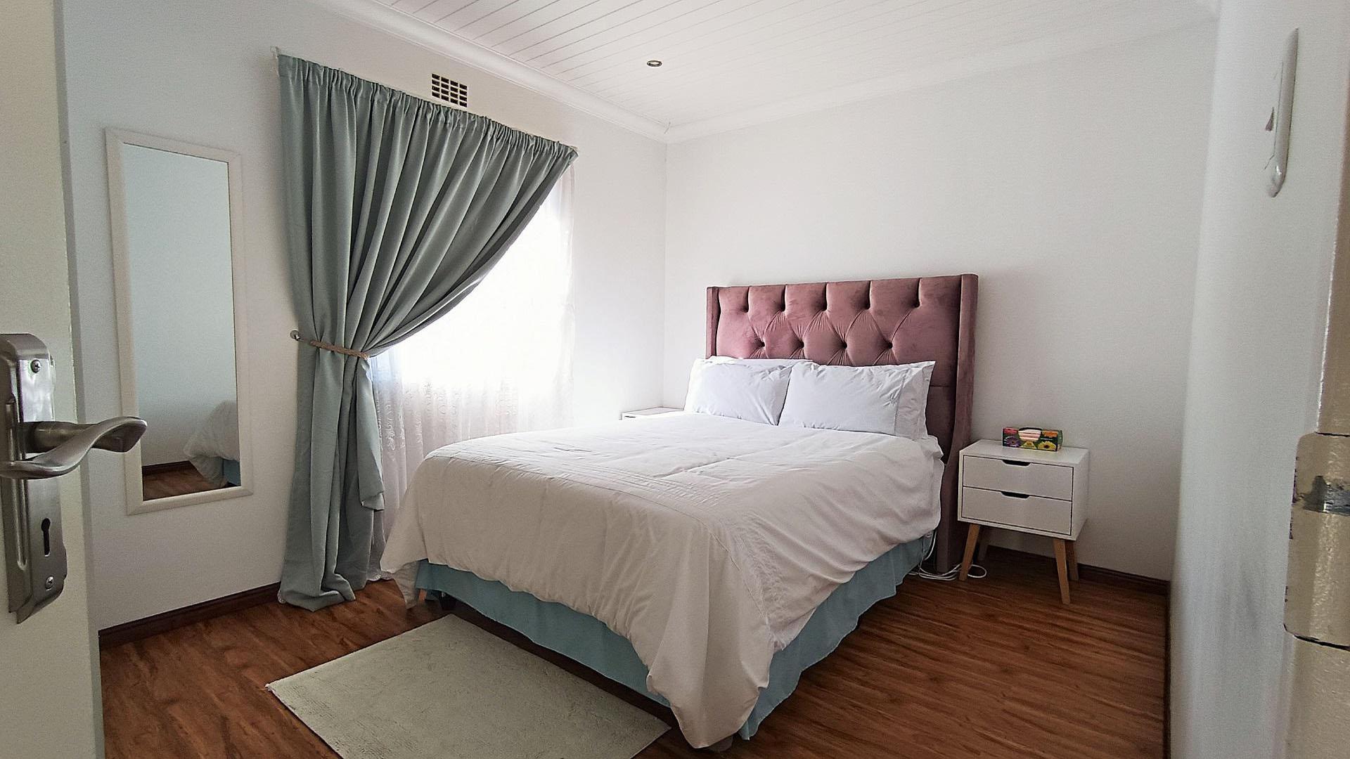 Bed Room 2 - 12 square meters of property in Hagley