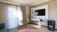 Lounges - 13 square meters of property in Hagley