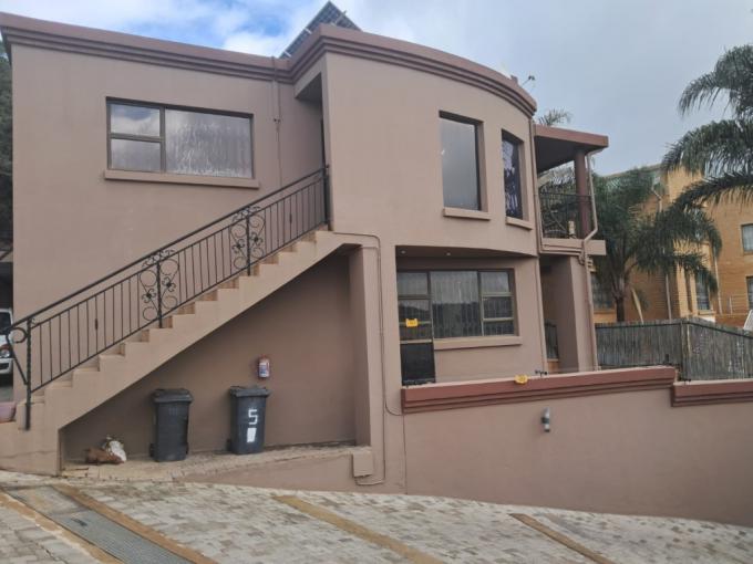 4 Bedroom House for Sale For Sale in Glenvista - MR675134