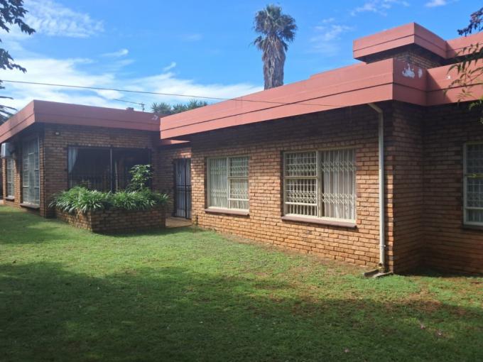 4 Bedroom House for Sale For Sale in Glenvista - MR675135