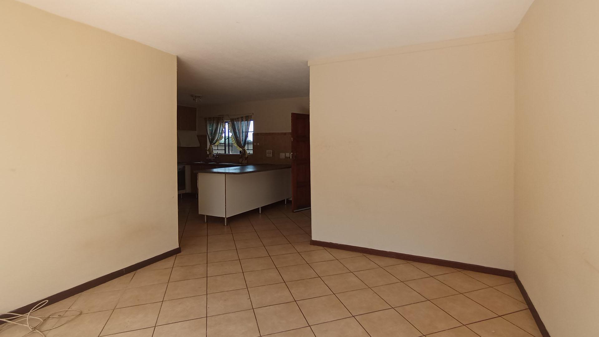 Lounges - 14 square meters of property in Highveld