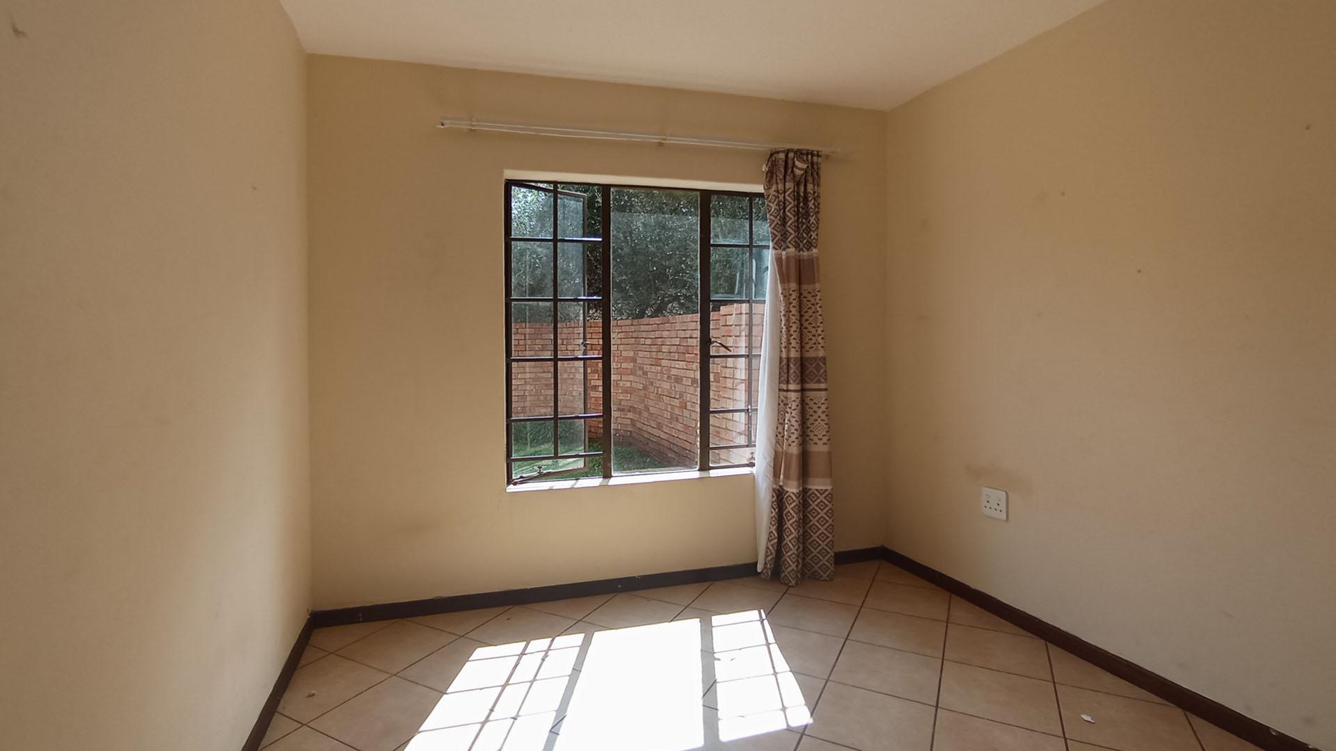 Bed Room 2 - 9 square meters of property in Highveld