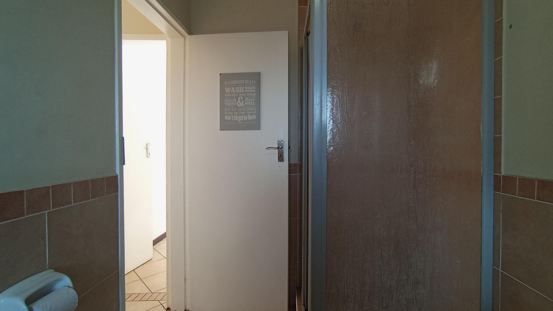 Bathroom 1 - 6 square meters of property in Highveld