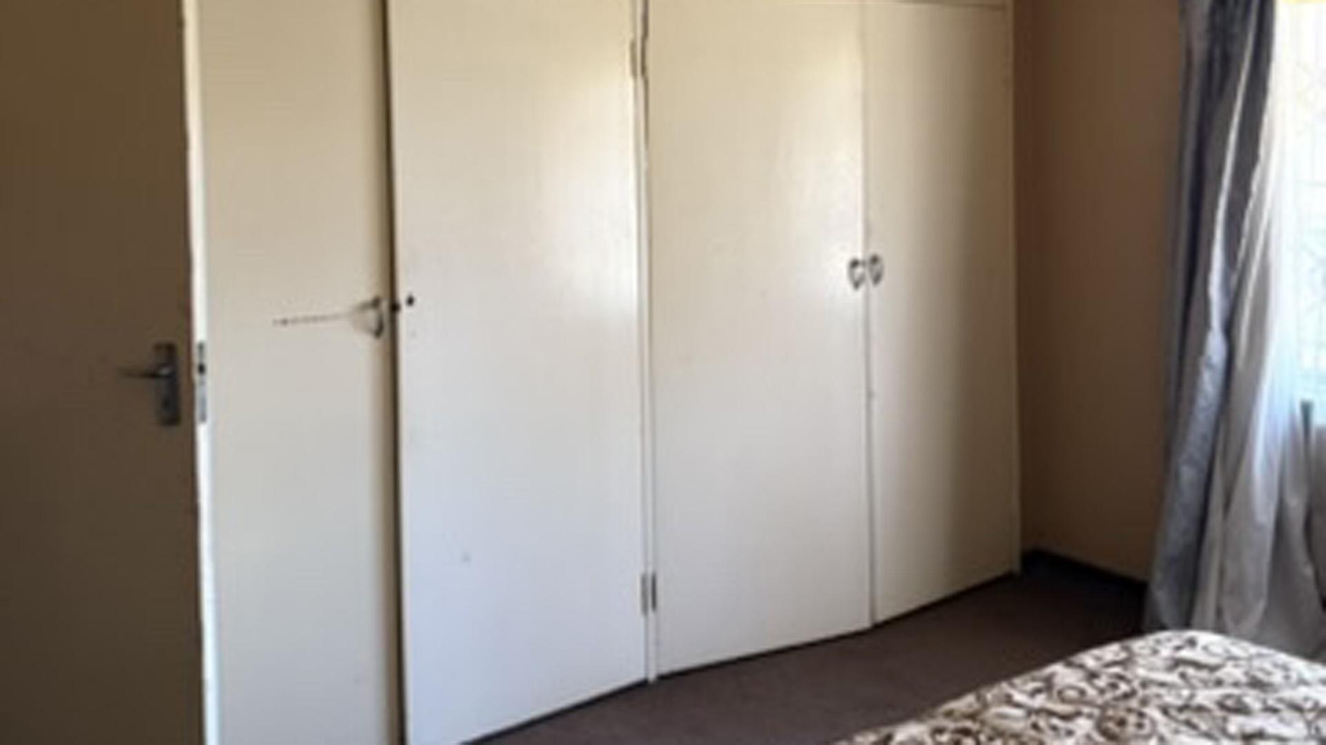 Bed Room 1 of property in Duvha Park