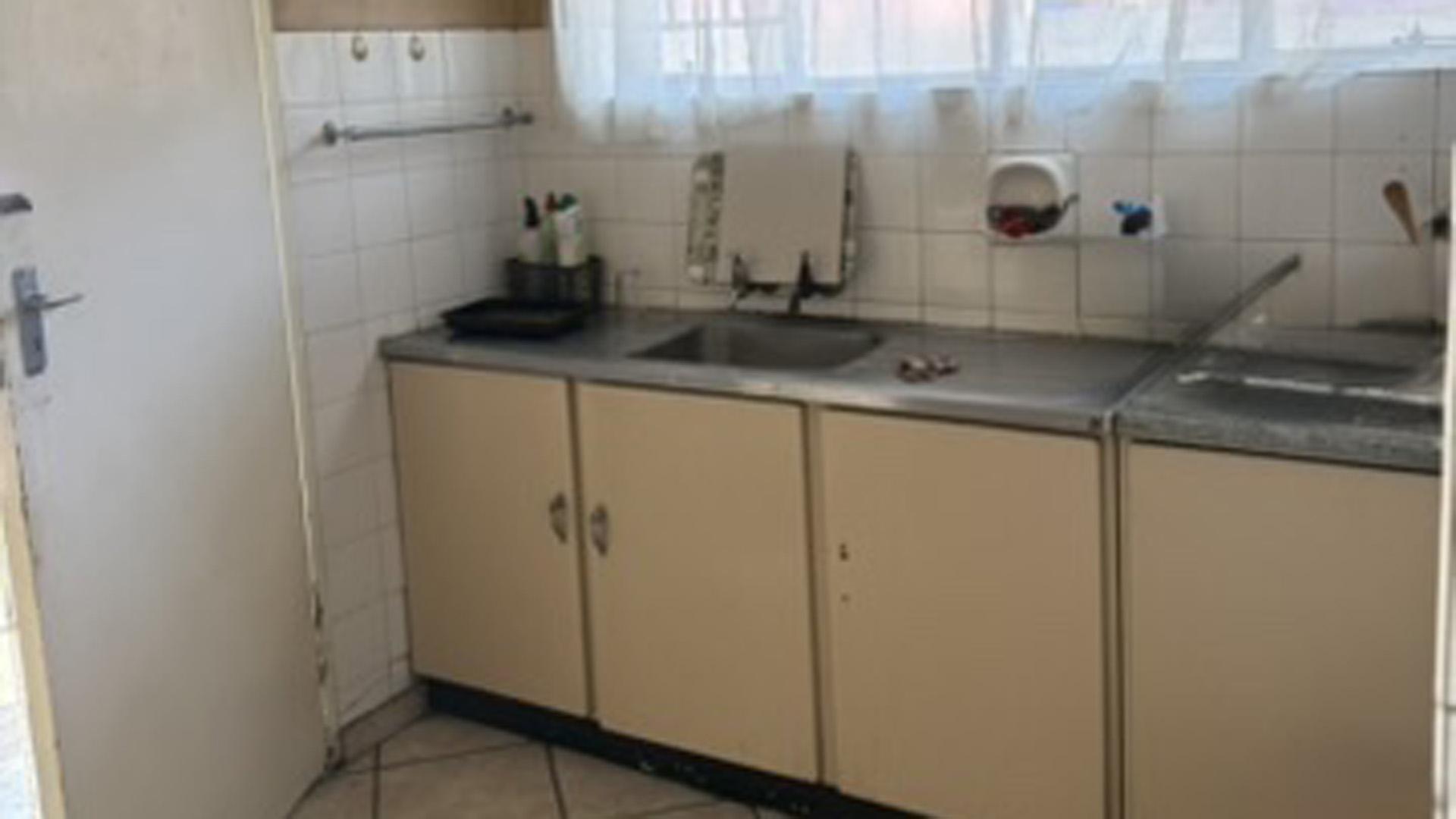 Kitchen of property in Duvha Park