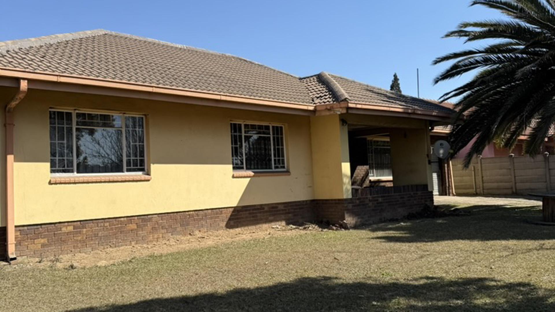 Front View of property in Duvha Park