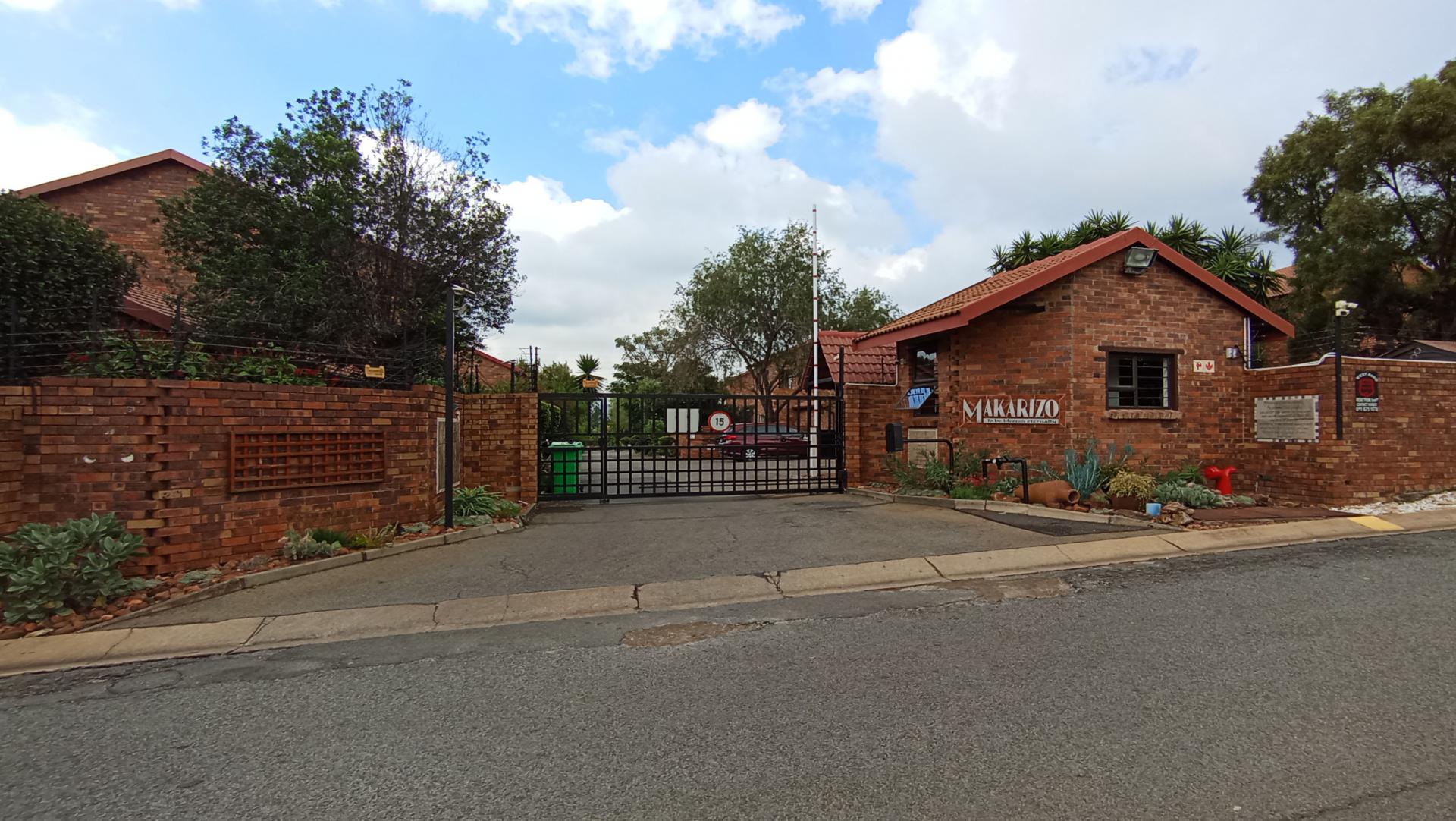 Front View of property in Weltevreden Park