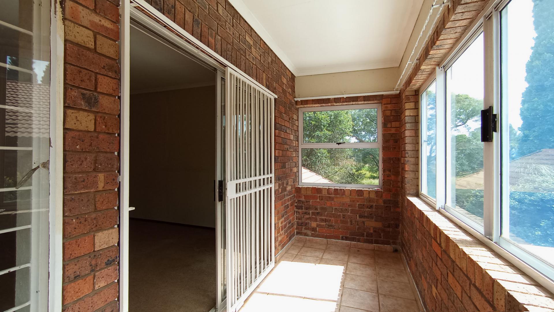 Spaces - 14 square meters of property in Weltevreden Park