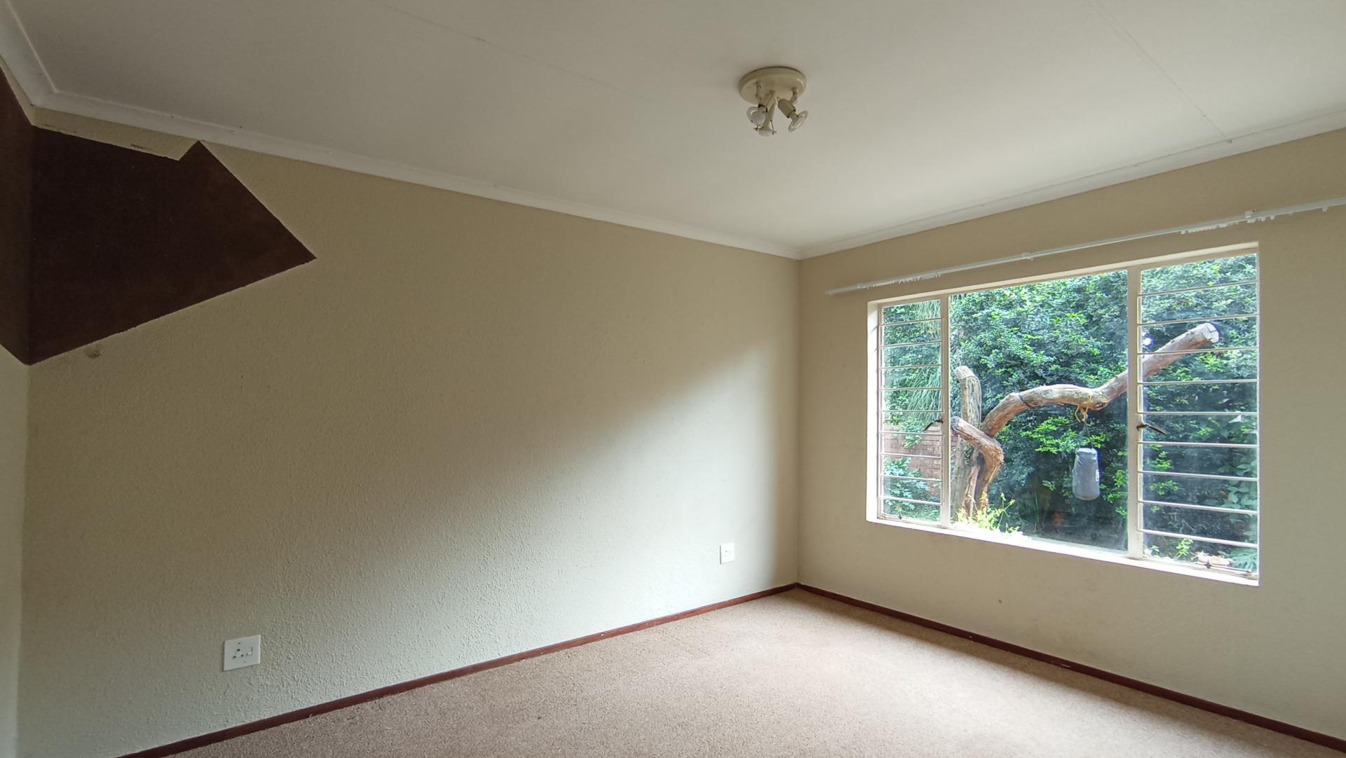 Bed Room 1 - 19 square meters of property in Weltevreden Park