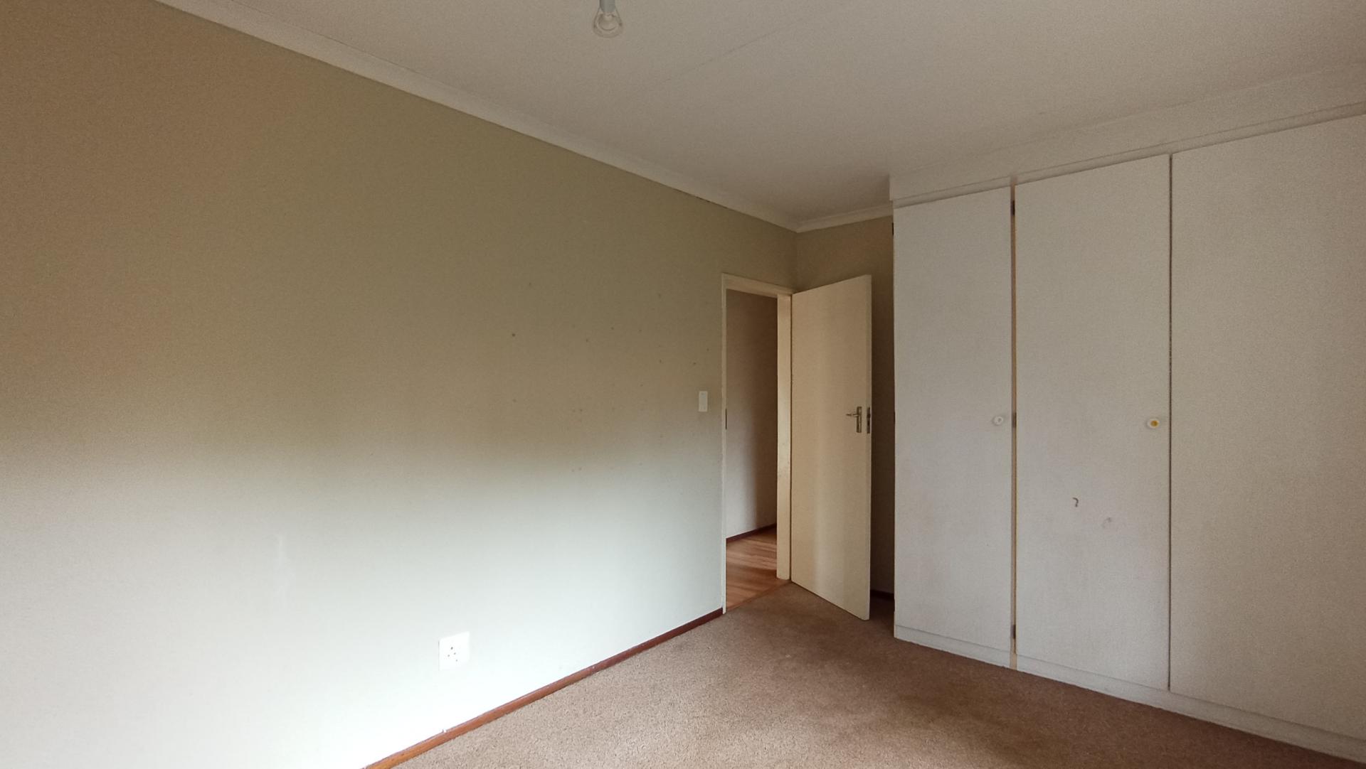 Bed Room 2 - 15 square meters of property in Weltevreden Park