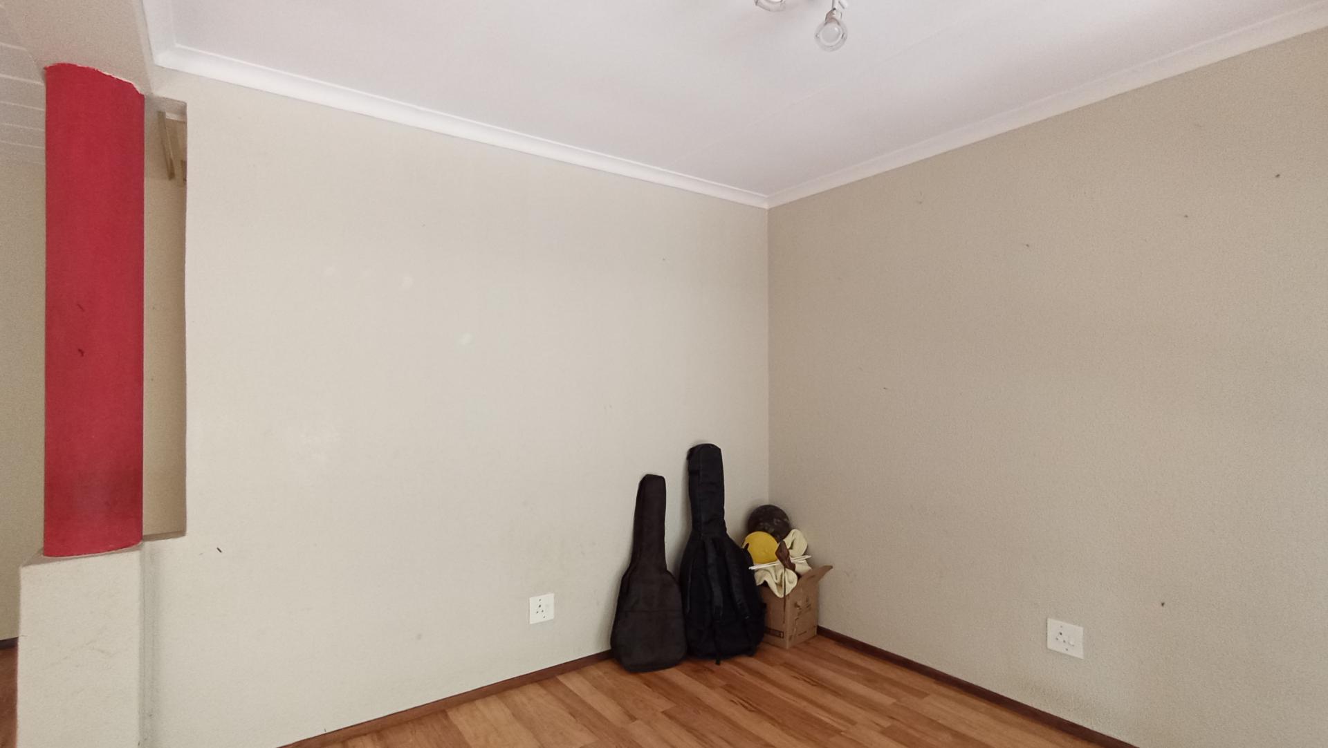 Dining Room - 11 square meters of property in Weltevreden Park