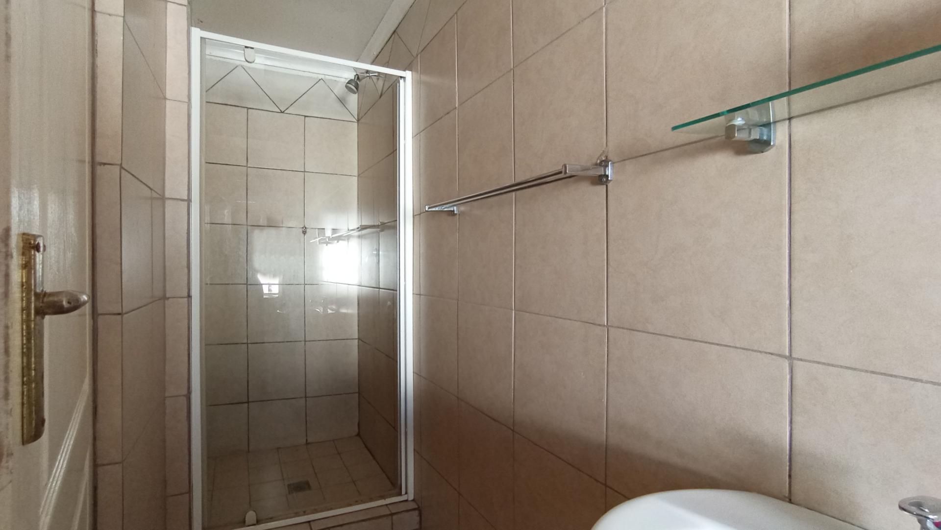 Bathroom 1 - 16 square meters of property in Atholl