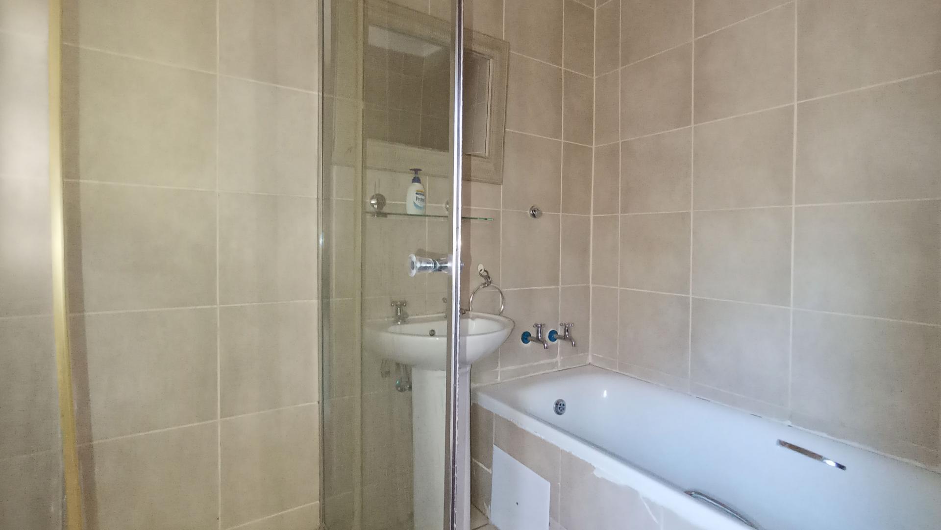 Bathroom 1 - 16 square meters of property in Atholl