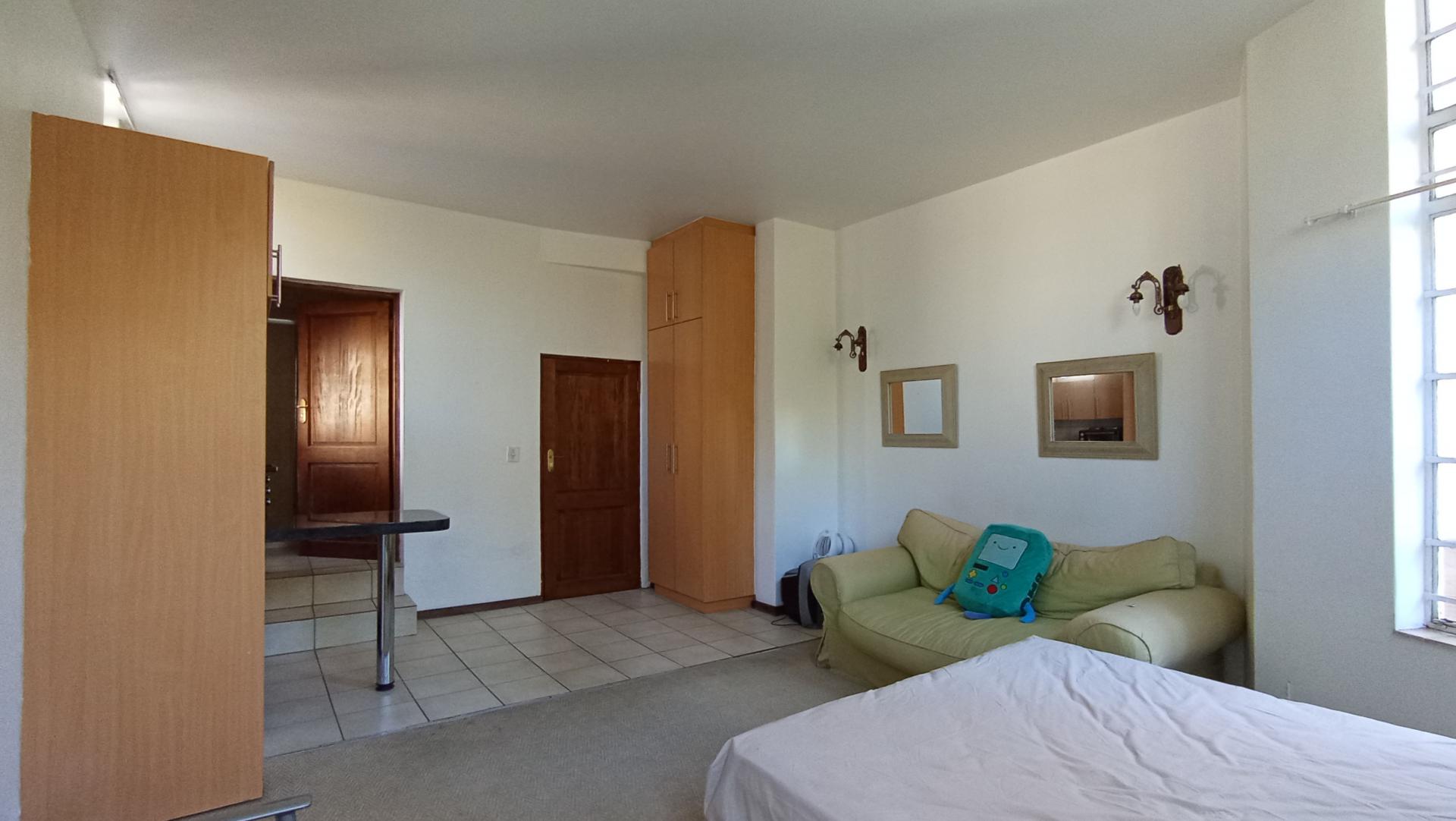 Bed Room 1 - 36 square meters of property in Atholl