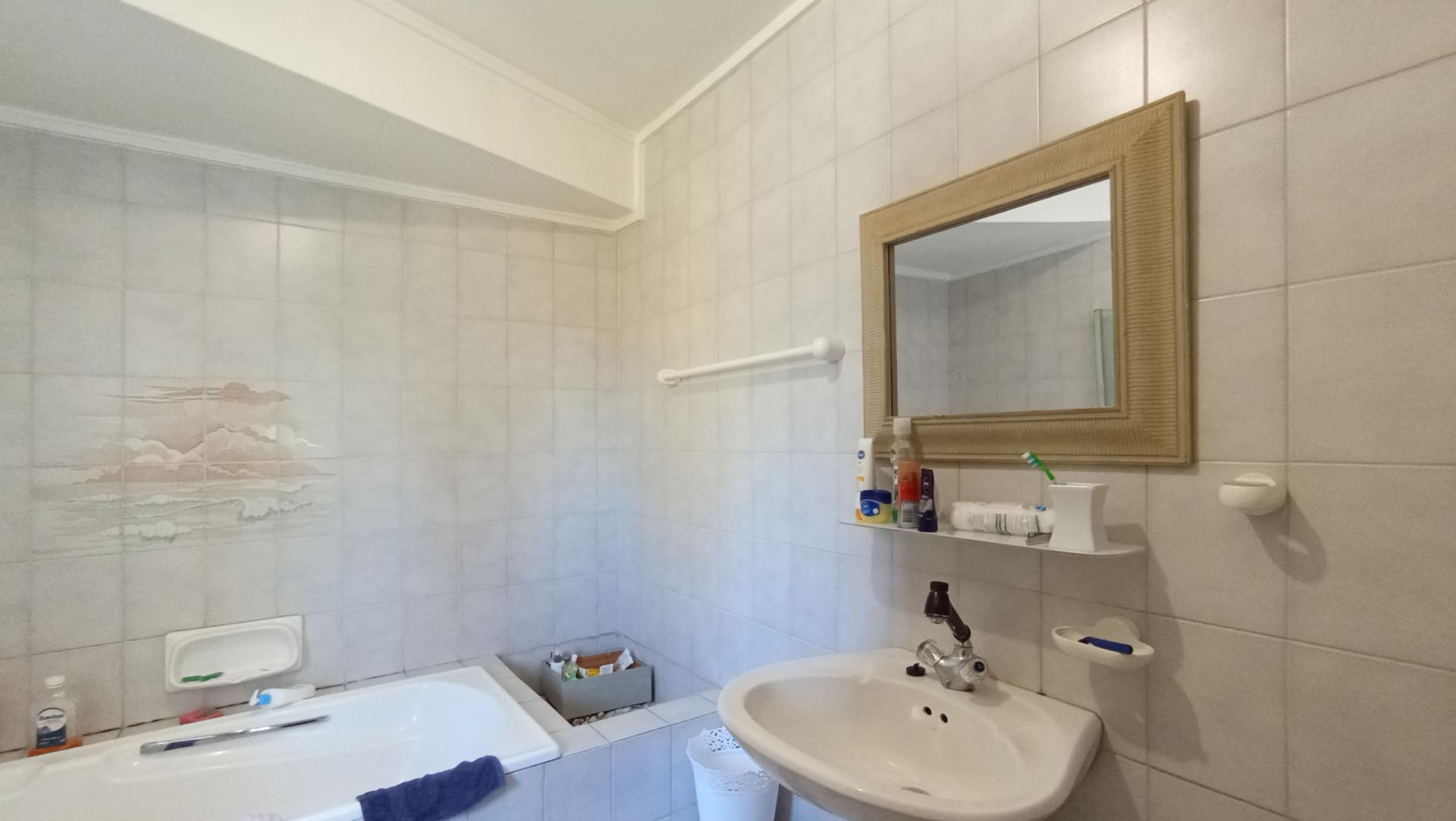 Bathroom 1 - 16 square meters of property in Atholl