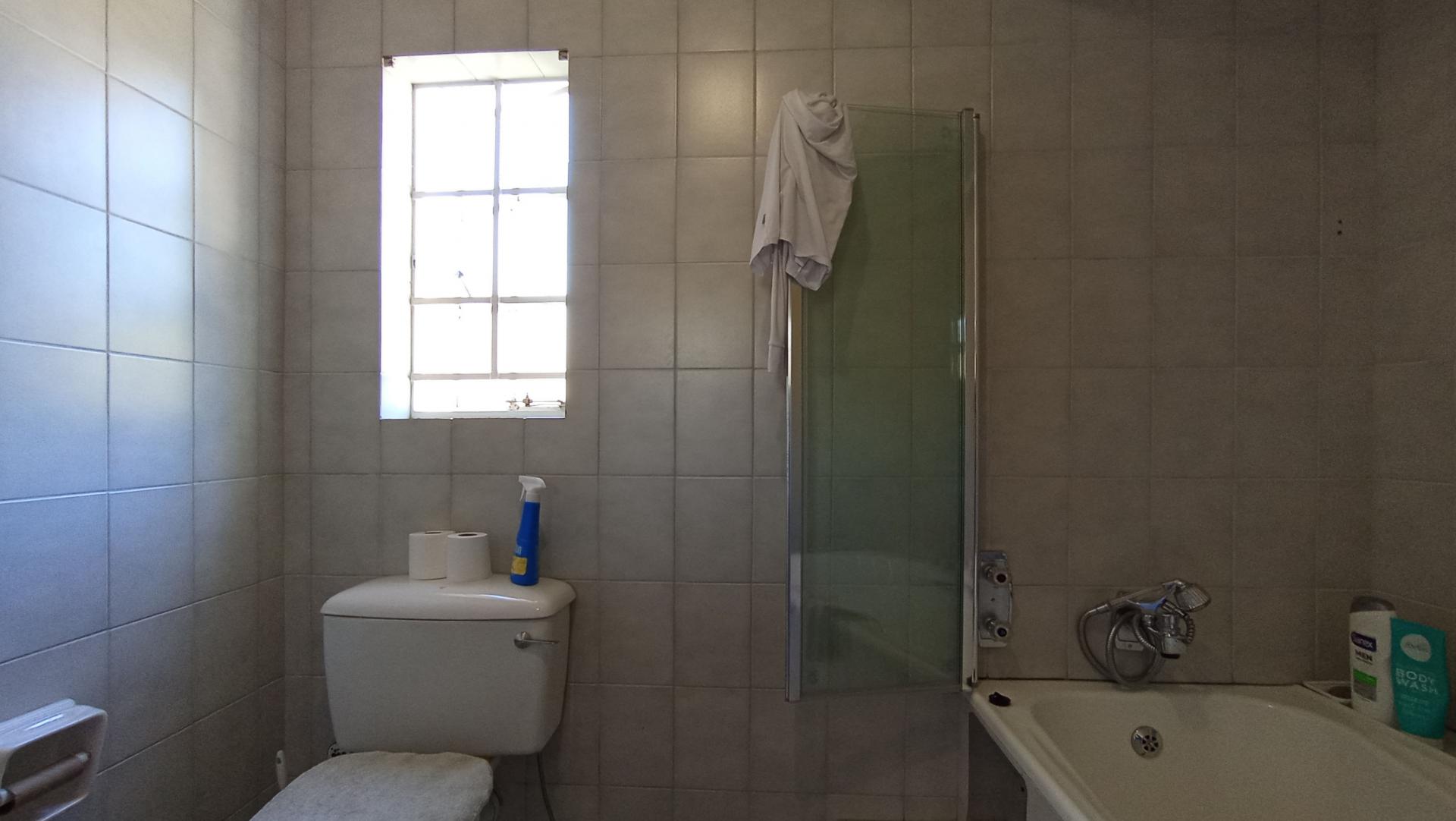 Bathroom 1 - 16 square meters of property in Atholl