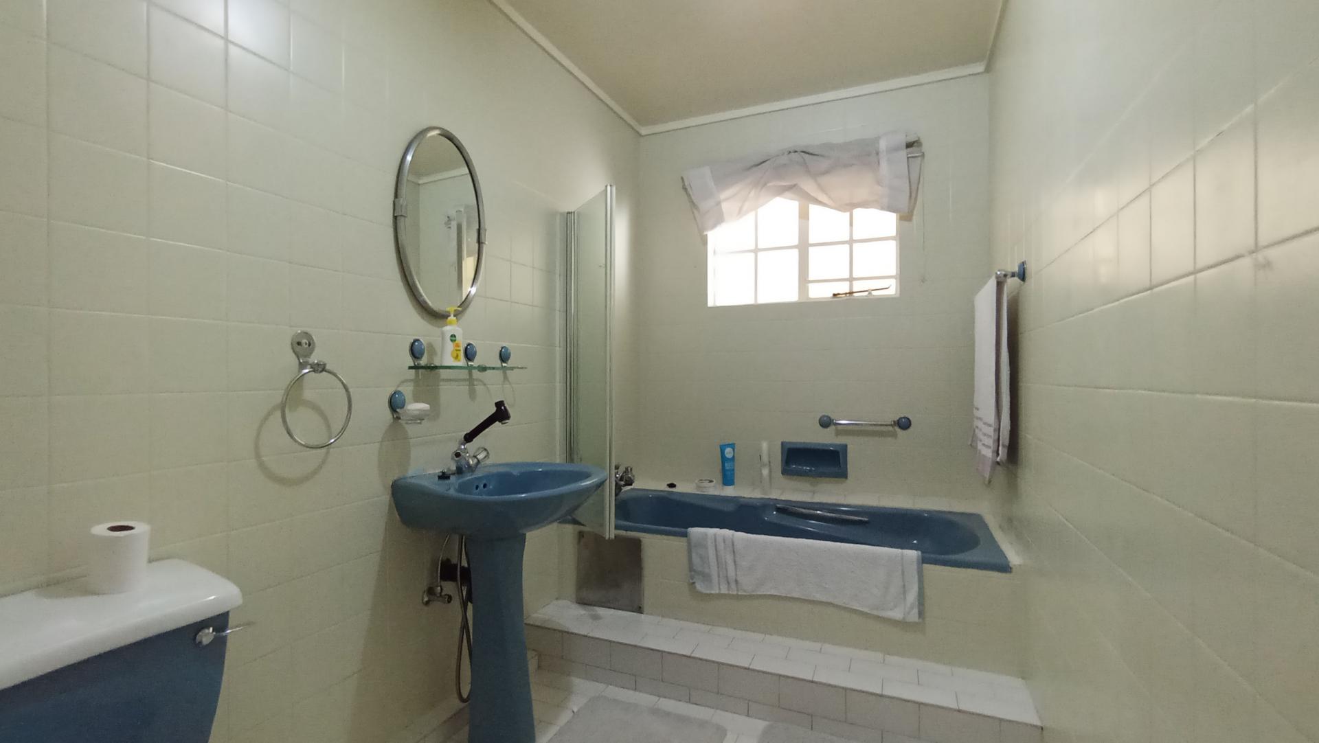 Bathroom 2 - 8 square meters of property in Atholl