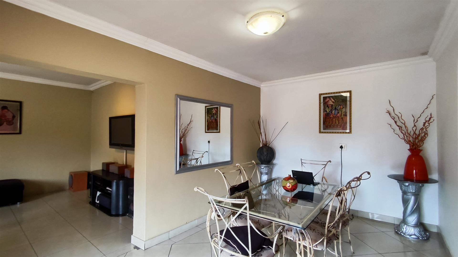 Dining Room - 18 square meters of property in Albemarle