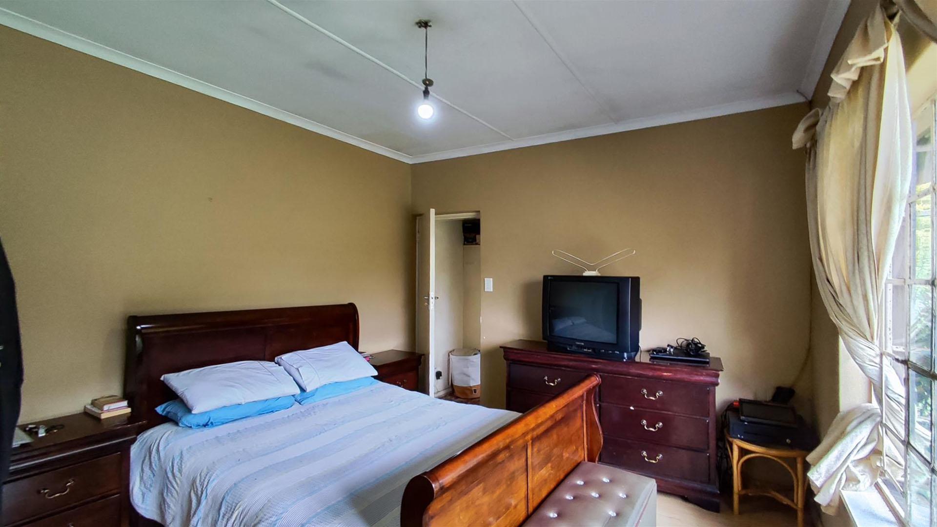 Main Bedroom - 21 square meters of property in Albemarle