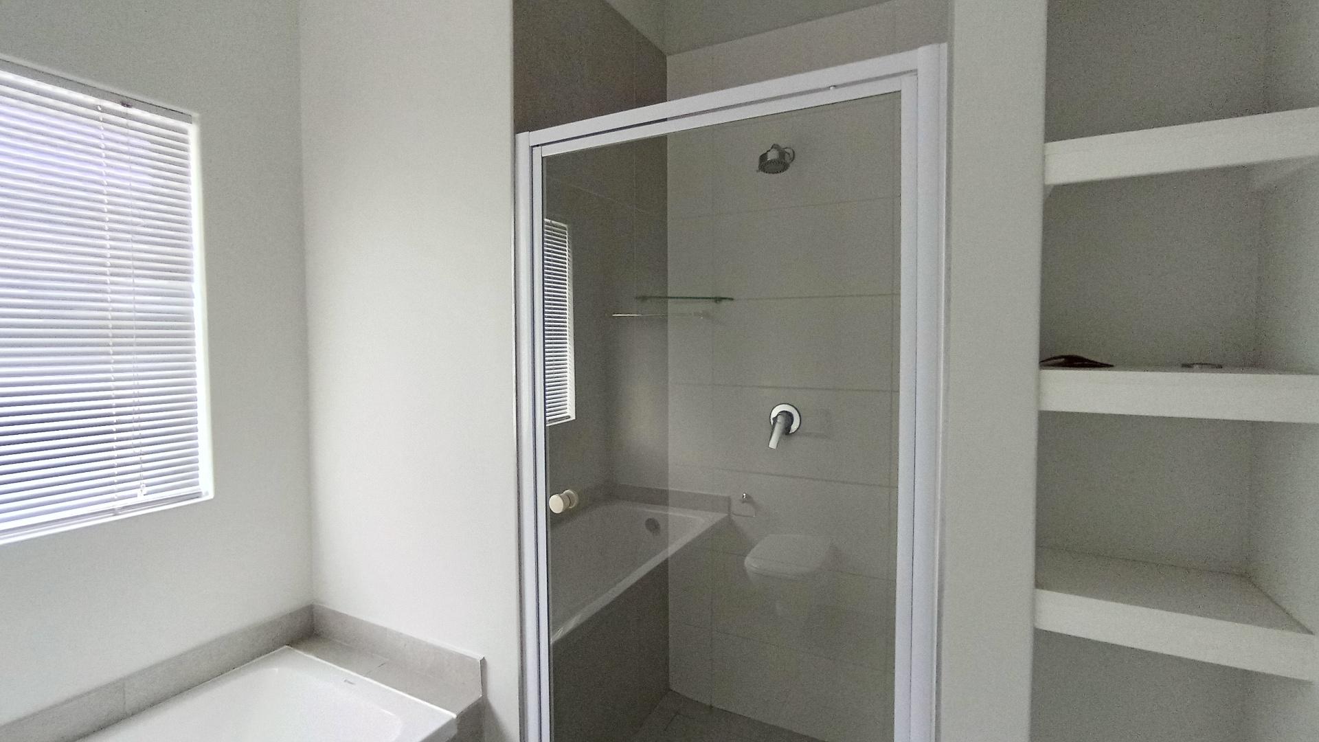 Bathroom 1 - 6 square meters of property in Ballitoville